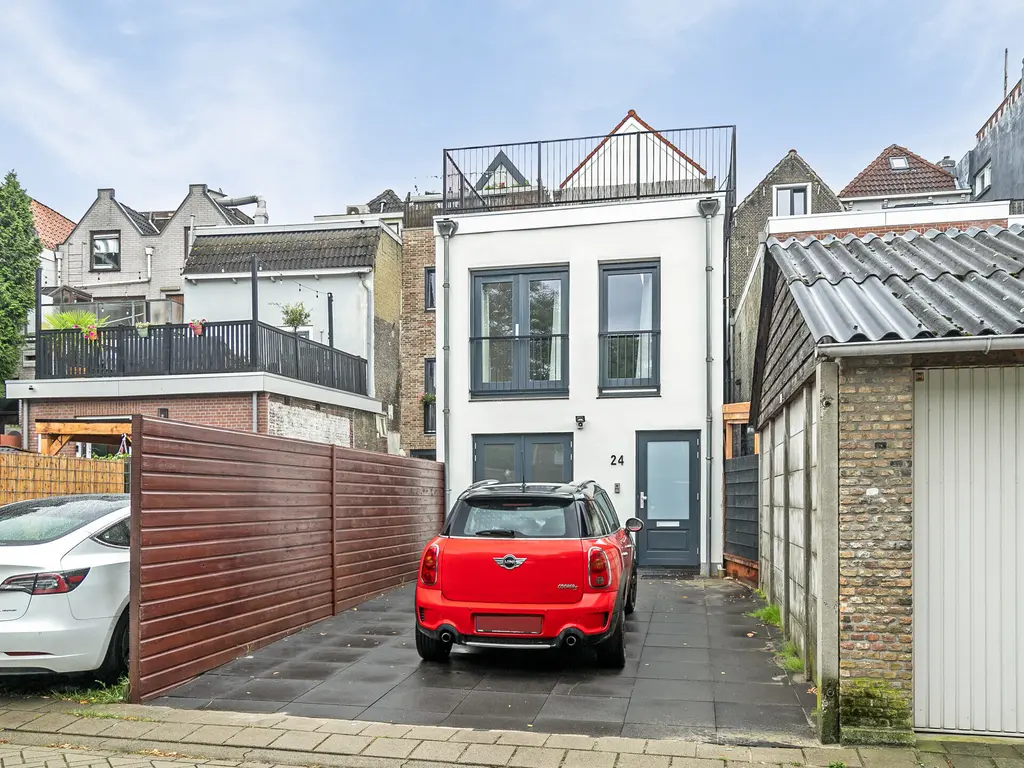 Roosbeek 24, SCHIEDAM