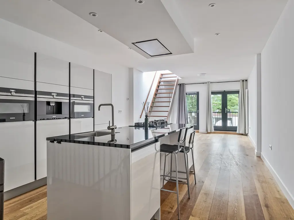 Roosbeek 24, SCHIEDAM