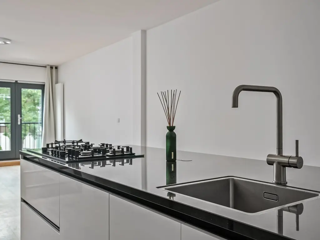Roosbeek 24, SCHIEDAM