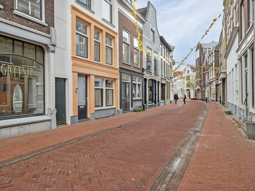 Roosbeek 24, SCHIEDAM
