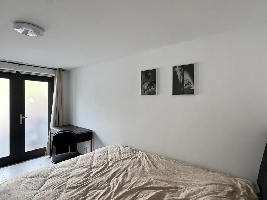 Roosbeek 24, SCHIEDAM
