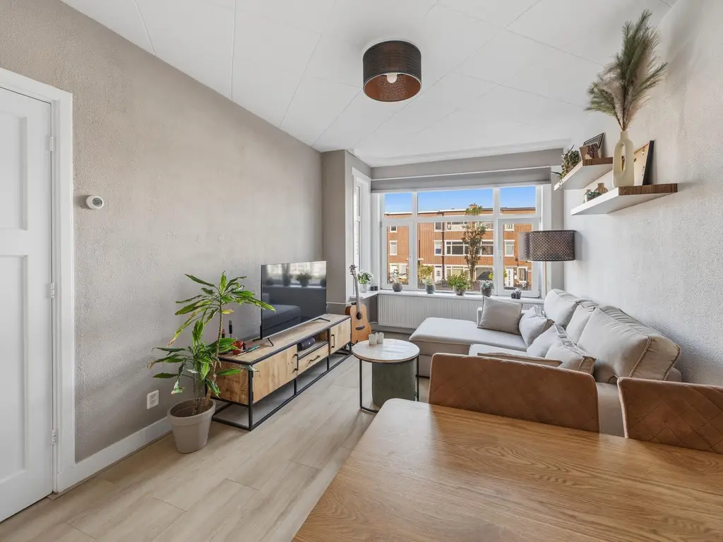 Damasstraat 180, 'S-GRAVENHAGE