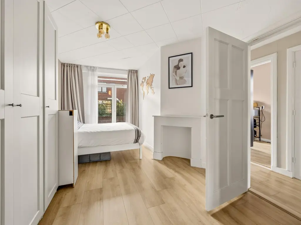 Damasstraat 180, 'S-GRAVENHAGE