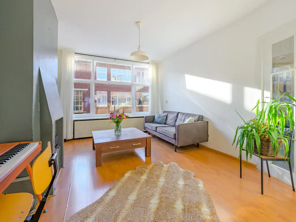 Vier Heemskinderenstraat 121, 'S-GRAVENHAGE