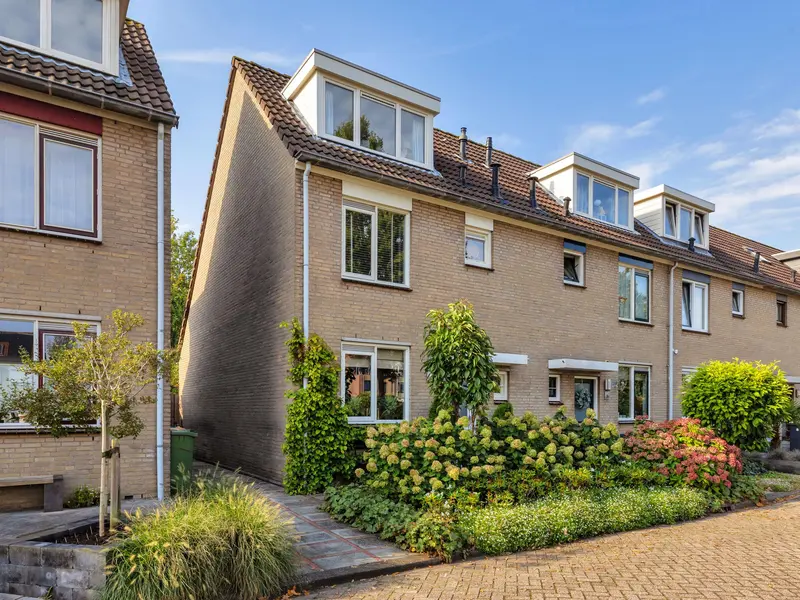 Burchtlaan 15, OOSTVOORNE