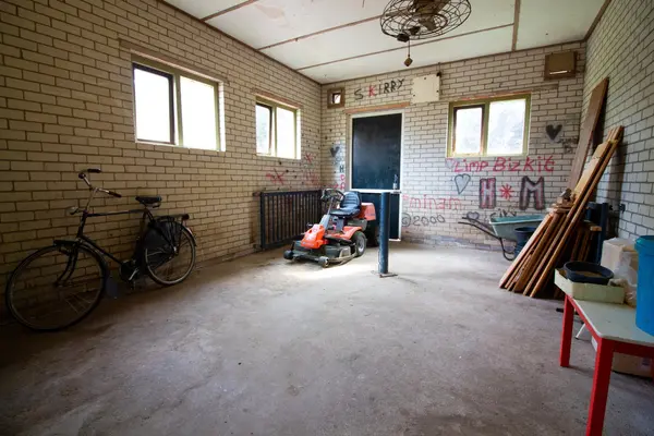 Elbaweg 55, Hem