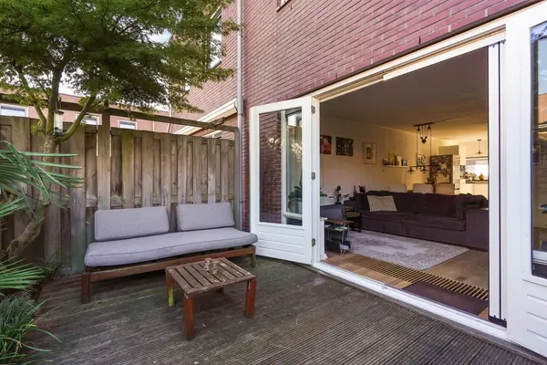 Boekarestpad 8, Den Haag