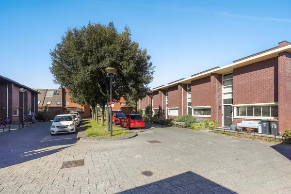 Boekarestpad 8, Den Haag