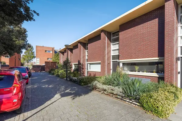 Boekarestpad 8, Den Haag