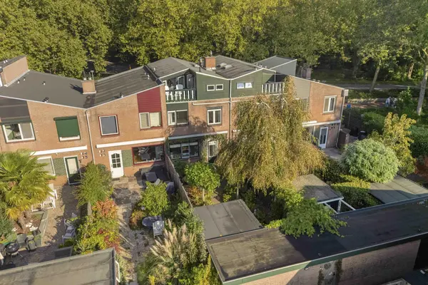 Bark 82, BARENDRECHT