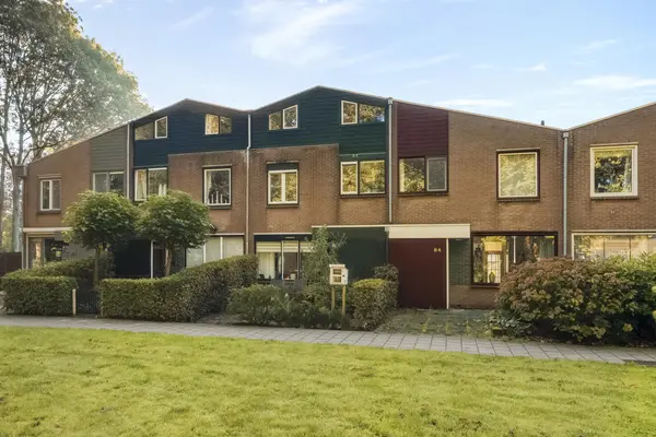 Bark 82, BARENDRECHT