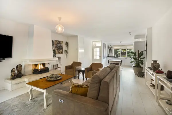 Bark 82, BARENDRECHT