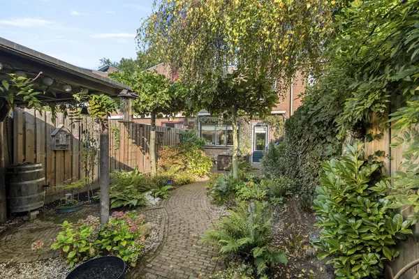 Bark 82, BARENDRECHT