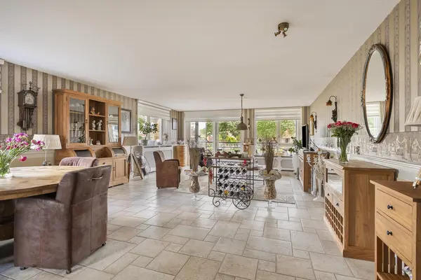 Kroon 20, RHOON