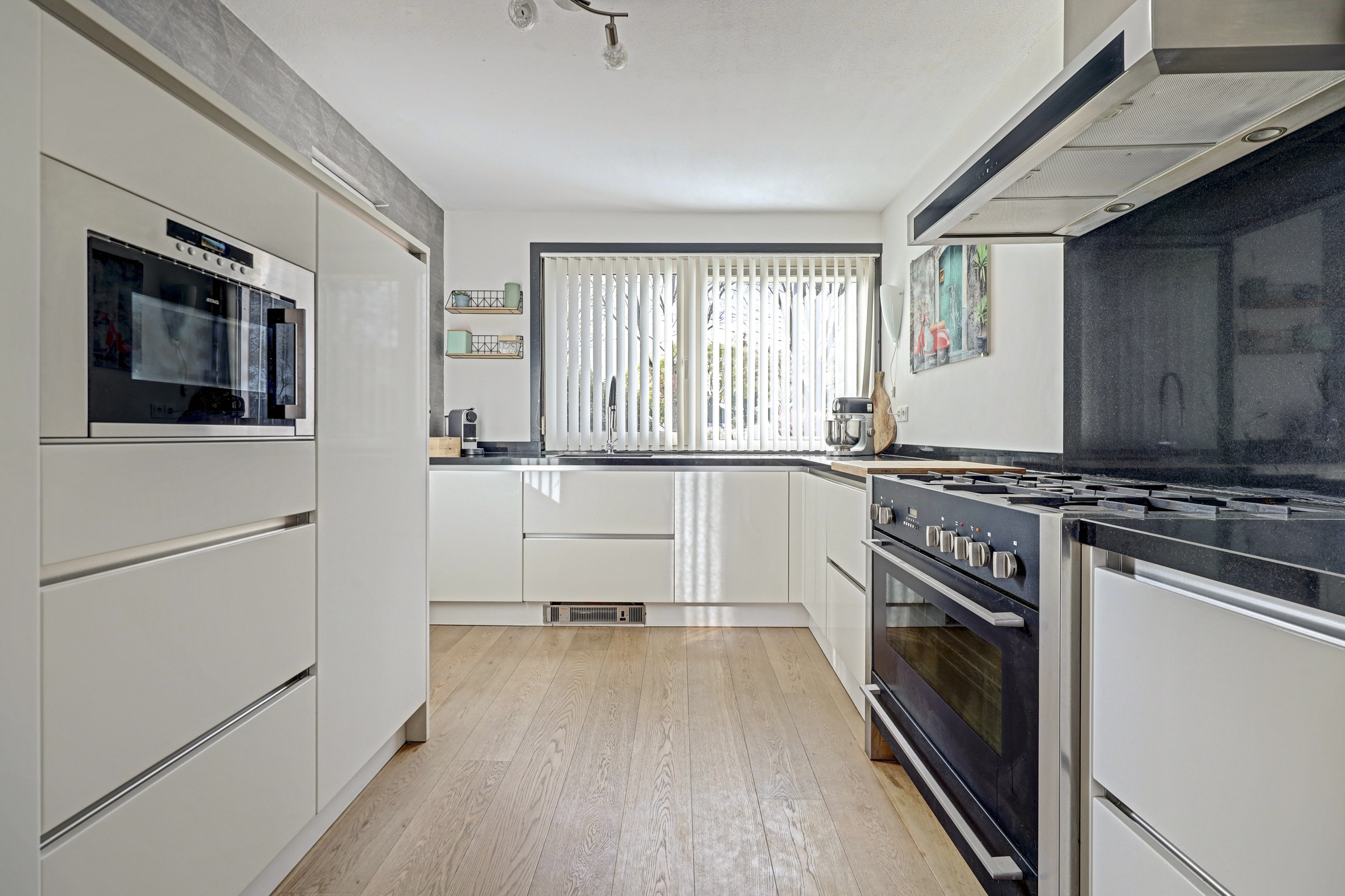 Hoekwoning te koop: Hoogvlietsekerksingel 408, Hoogvliet Rotterdam