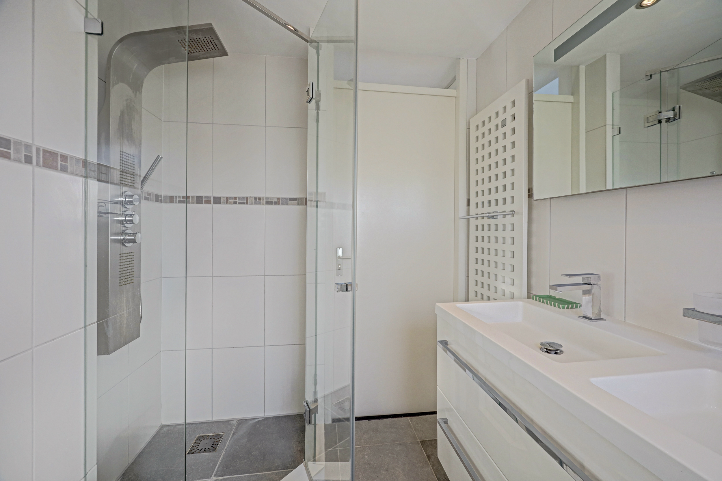 Hoekwoning te koop: Hoogvlietsekerksingel 408, Hoogvliet Rotterdam