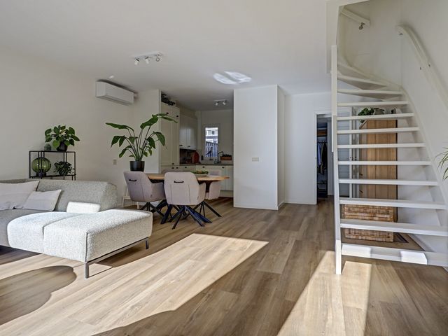 Tussenwoning te koop: Roek 11, Hoogvliet Rotterdam