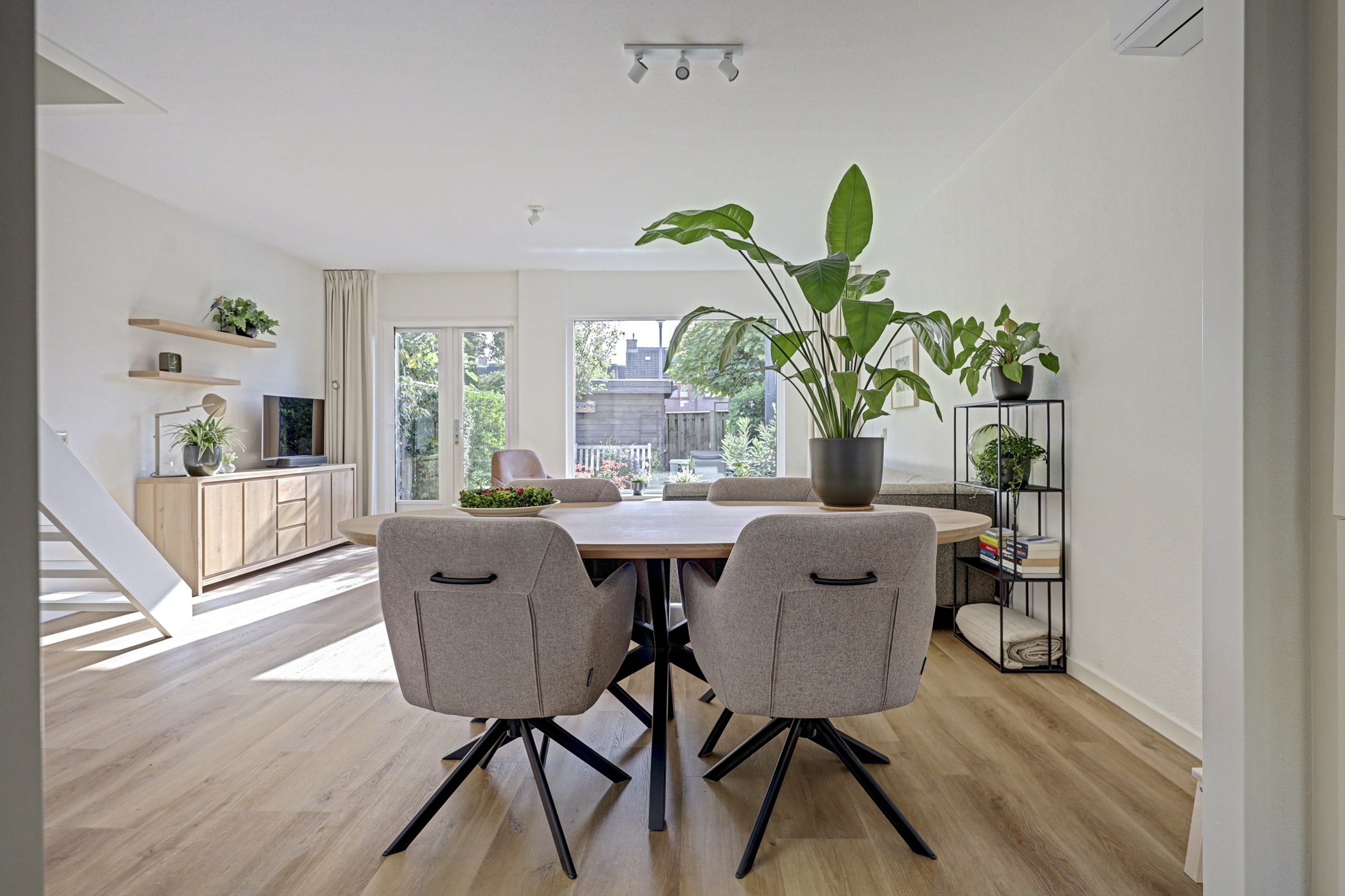 Tussenwoning te koop: Roek 11, Hoogvliet Rotterdam
