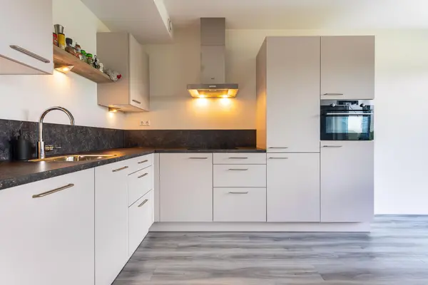 Zandsteen 78, HOORN