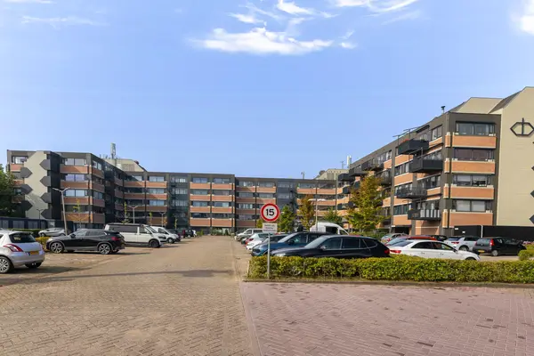 Zandsteen 100, HOORN