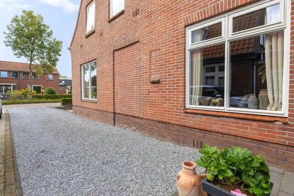 Limmerschouw 25, WINKEL