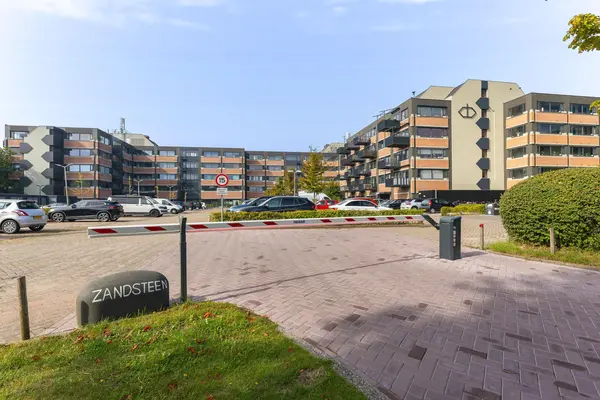 Zandsteen 79, HOORN