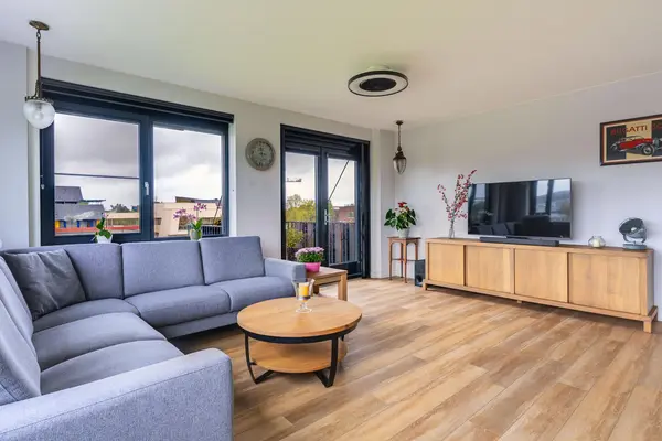 Zandsteen 79, HOORN
