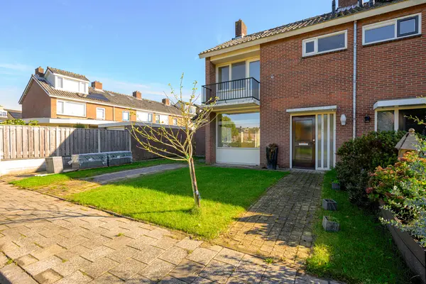 van Wijngaardenplein 1, HEERHUGOWAARD