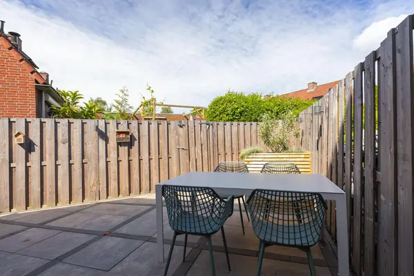 Patio 118, HOORN