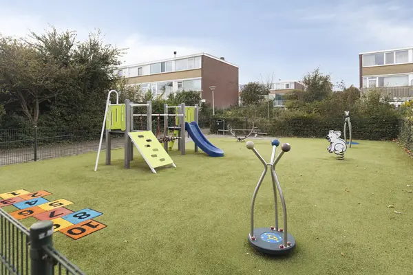 Groeneveldstraat 33, MONSTER