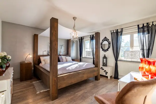 Raaftuinweg 34, Ravels