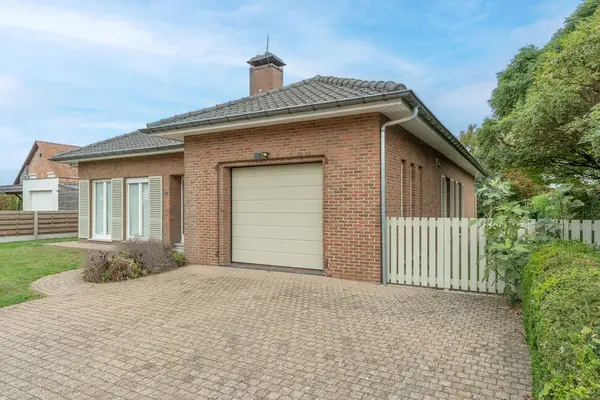 Oosteinde 23, Ravels
