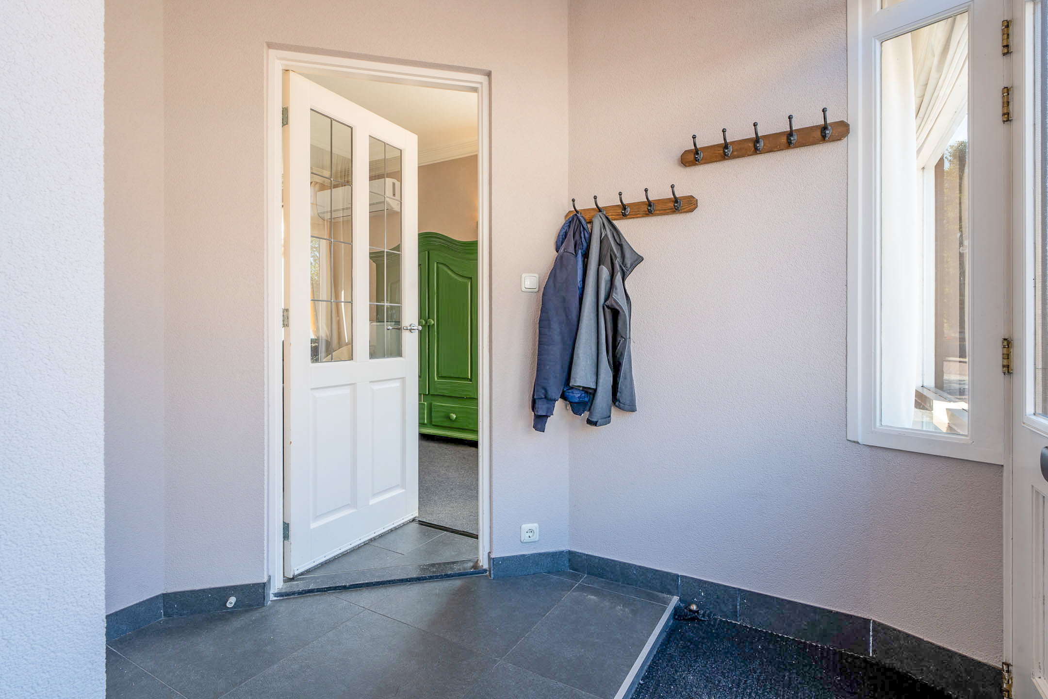 Twee-onder-één-kap te koop: Zuiddijk 44, Langeweg
