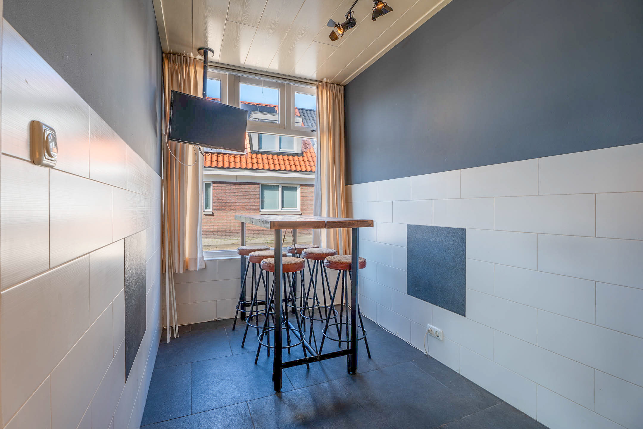 Twee-onder-één-kap te koop: Zuiddijk 44, Langeweg