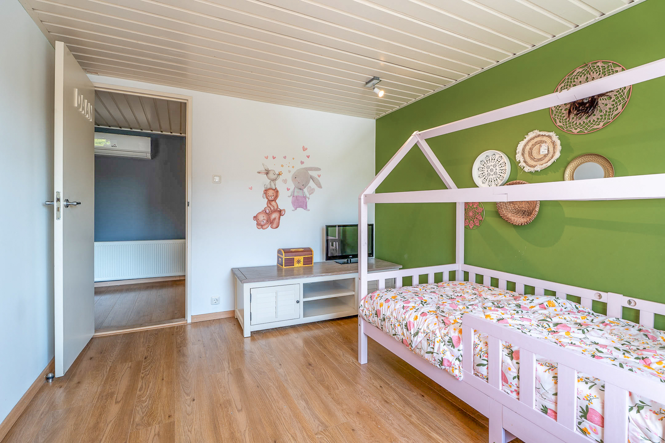 Twee-onder-één-kap te koop: Zuiddijk 44, Langeweg