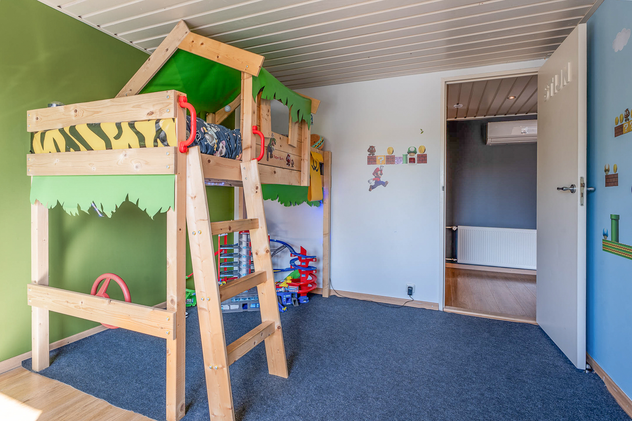 Twee-onder-één-kap te koop: Zuiddijk 44, Langeweg