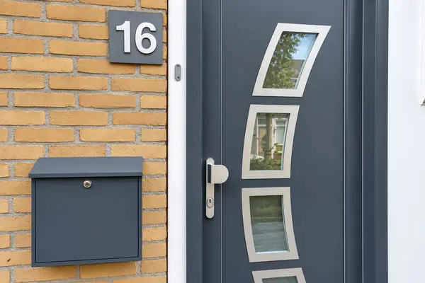 Leeuwerikstraat 16, ALBLASSERDAM