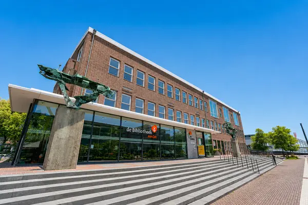 Leeuwerikstraat 16, ALBLASSERDAM