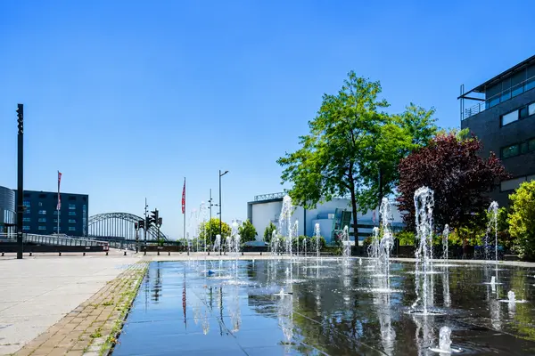 Leeuwerikstraat 16, ALBLASSERDAM
