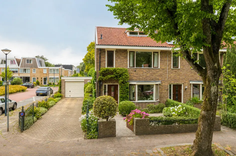 Tweeboomlaan 105 in Hoorn