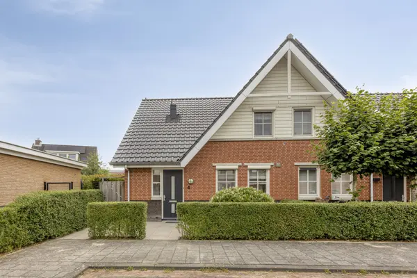 Arend Braatlaan 4, HEKELINGEN