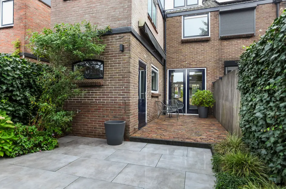 Burg. Schalijstraat 22