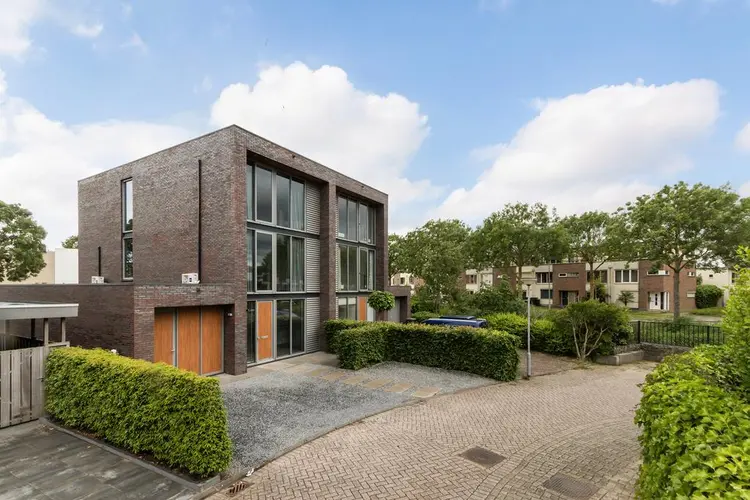 Makore 32, DORDRECHT