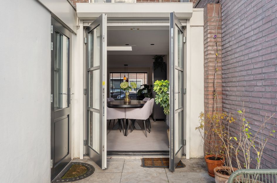 Tussenwoning te koop: Van Alkemadestraat 10, Tilburg