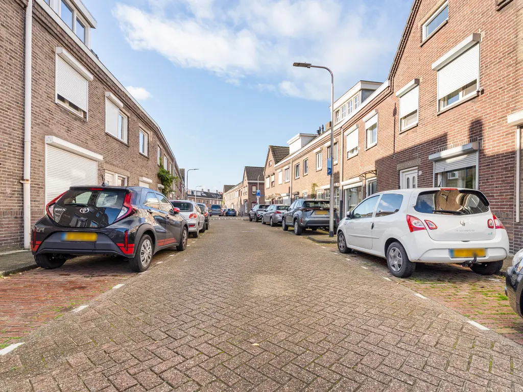 Van Alkemadestraat 10, TILBURG