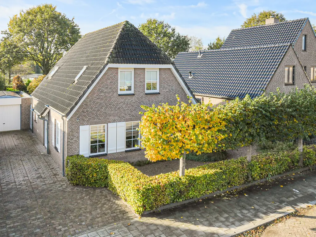 Molenakker 16, DEN HOUT