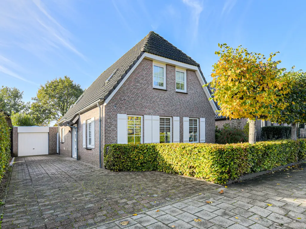 Molenakker 16, DEN HOUT