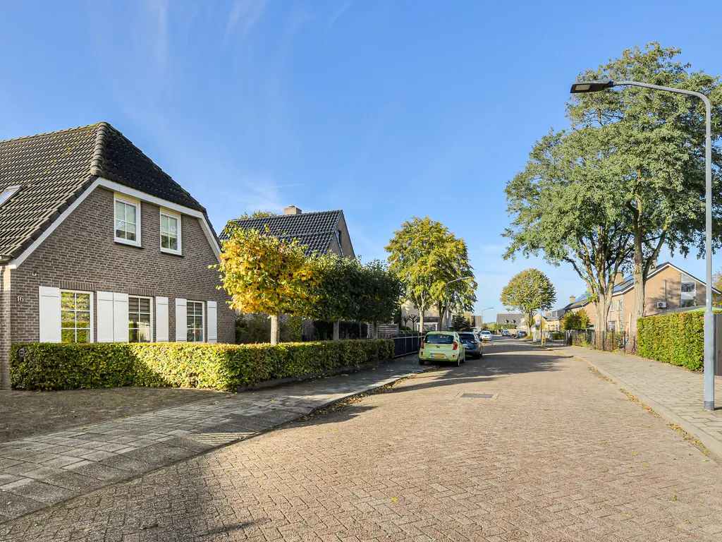 Molenakker 16, DEN HOUT