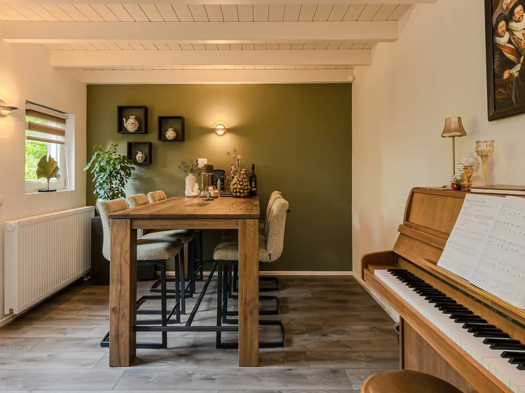 Molenakker 16, DEN HOUT