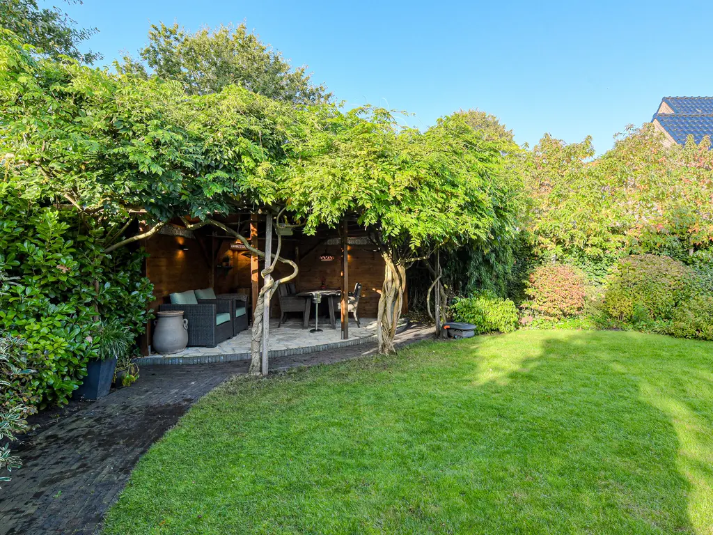 Molenakker 16, DEN HOUT